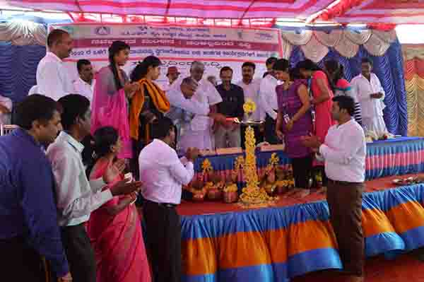 ಹವಾಮಾನಾಧಾರಿತ ಬೇಸಾಯ ಪದ್ದತಿ ಬಗ್ಗೆ ಅರಿವು ಮೂಡಿಸಿ: ಎಚ್.ಡಿ. ರೇವಣ್ಣ